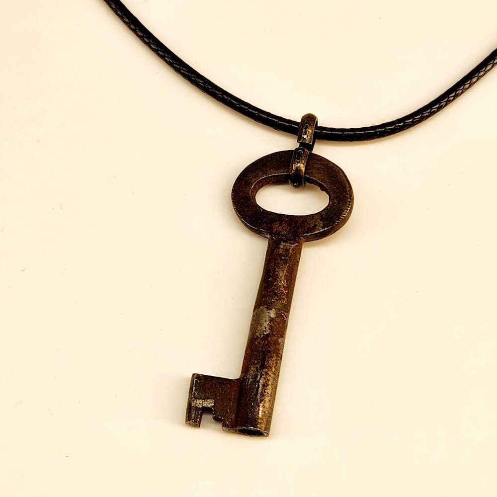 Antique Skeleton Key Choker Necklace - Steampunk Design